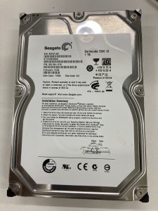 【データ復旧・データ復元成功実績】HDD Seagate ST31000528AS 1TB 外付HDD内蔵HDD。転倒。