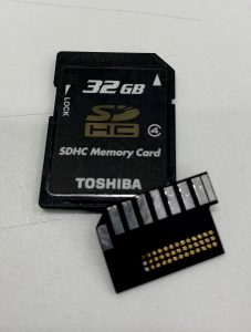 TOSHIBA SD32GB　チップ一体型からのデータ復旧